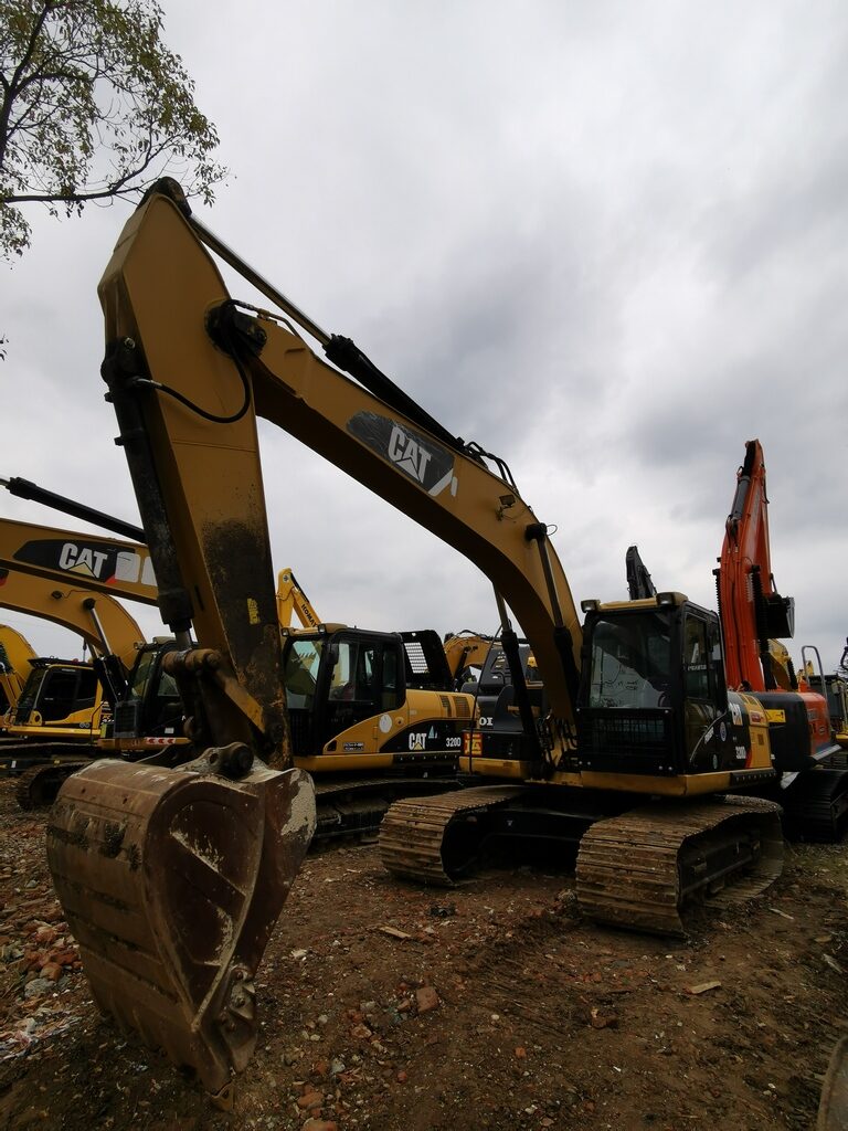 CAT-320D