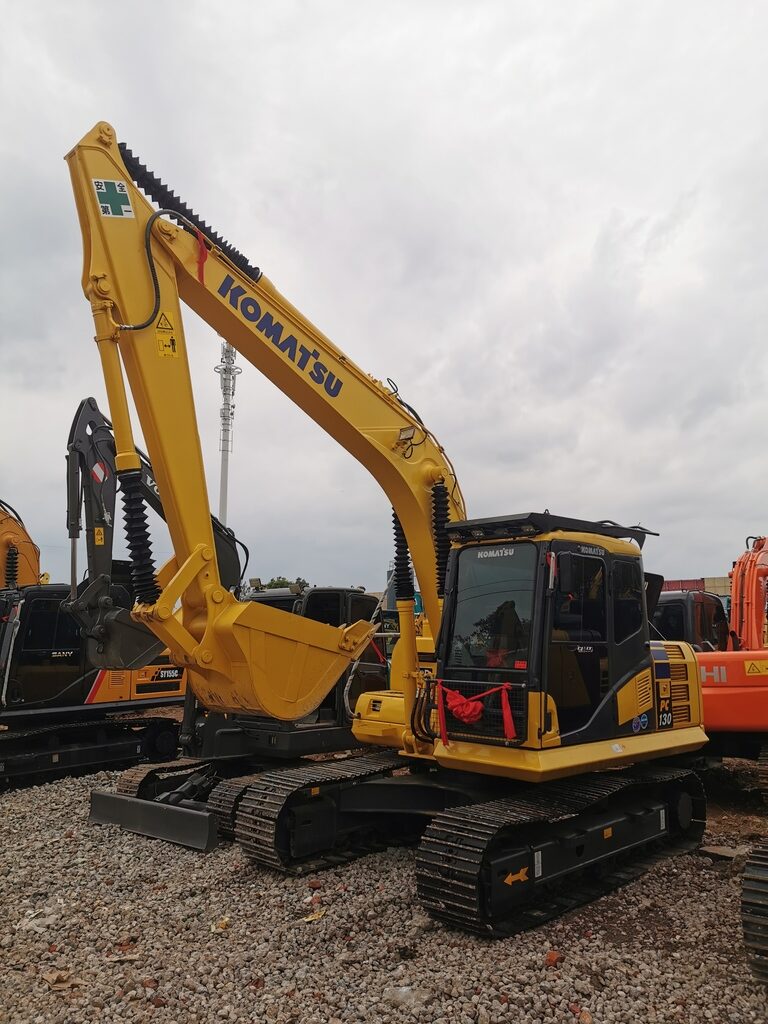 KOMATSU-PC130