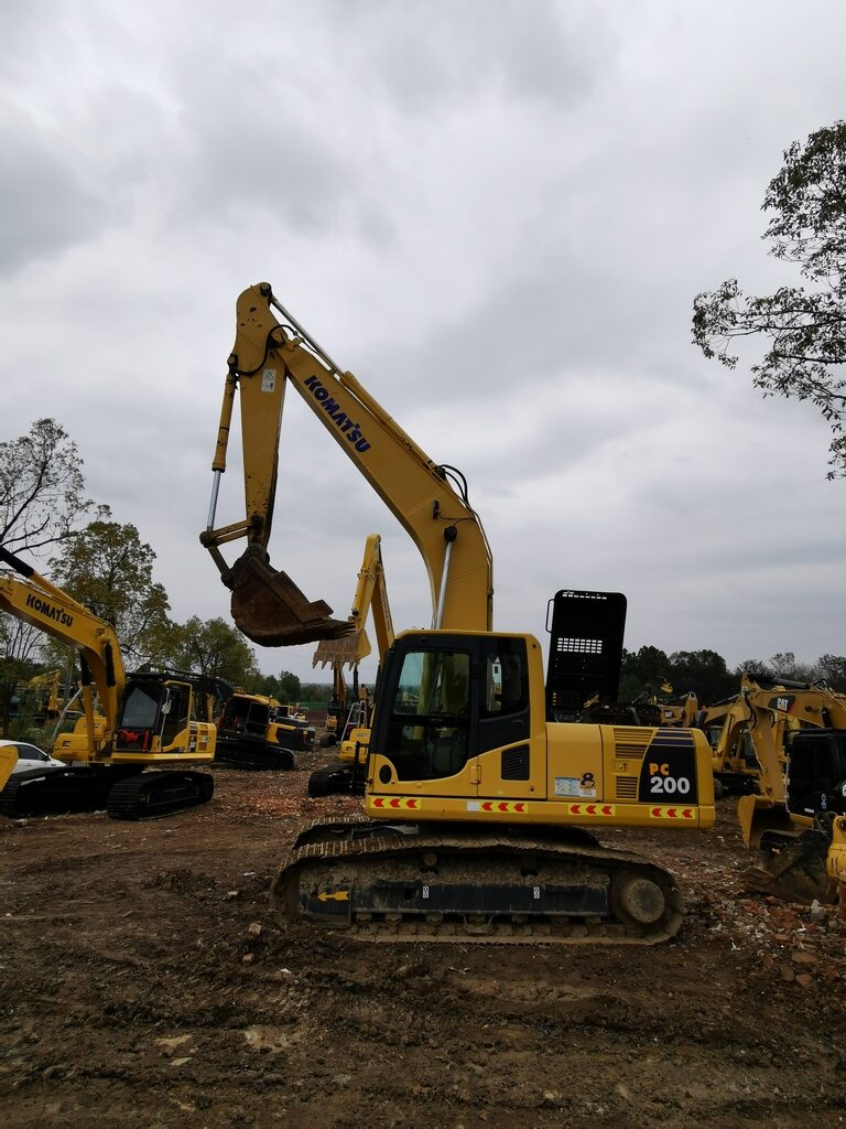 KOMATSU-PC200
