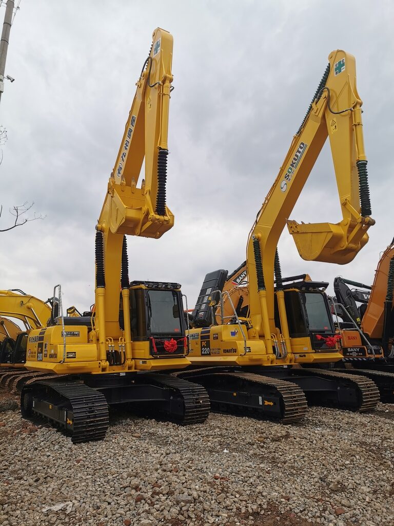 KOMATSU-PC220