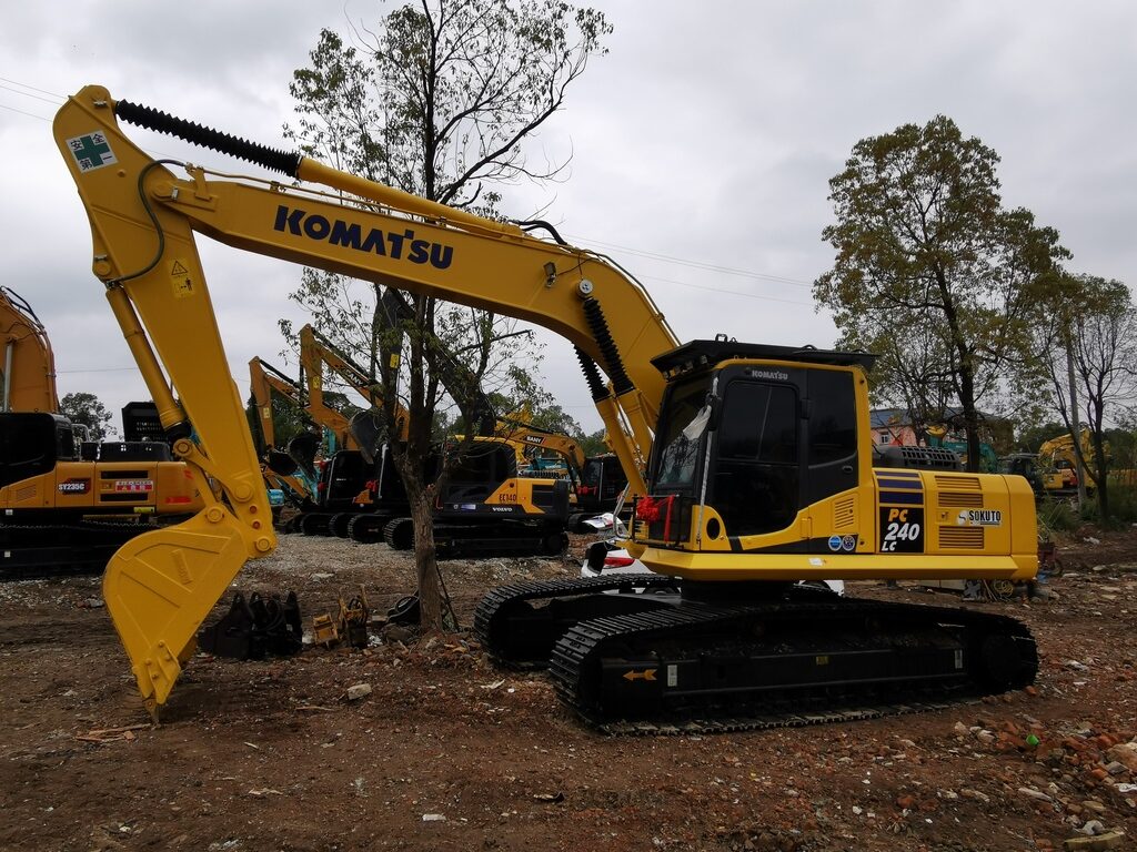 KOMATSU-PC240