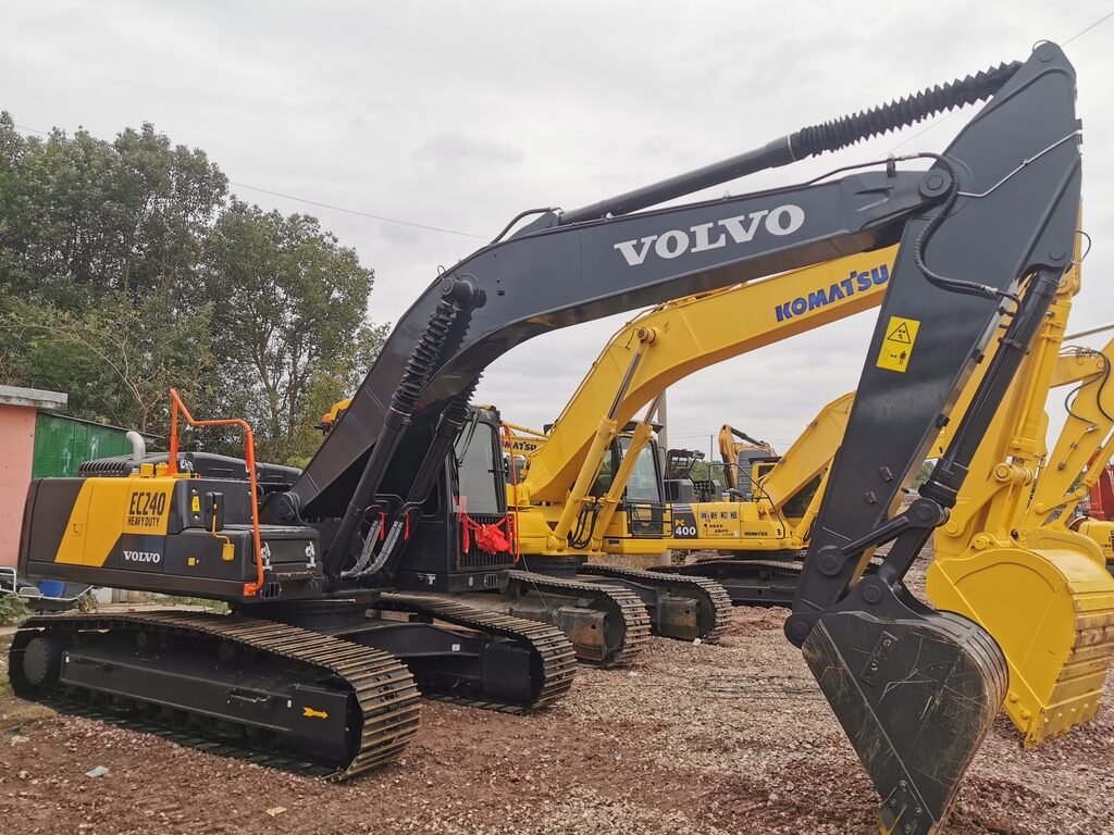 VOLVO-EC240